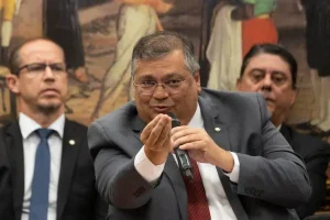 Ministro Flávio Dino mais uma vez deita e rola no despreparo da oposição bolsonarista