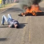 Populares amarram PM durante protesto no Maranhão