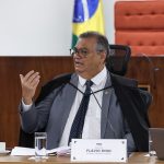 Dino trava “Império dos Penduricalhos” e impõe corte em supersalários